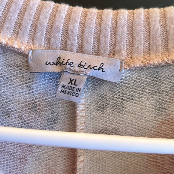 NWOT really pretty flower cream colored sweater - Picture 4 of 5
